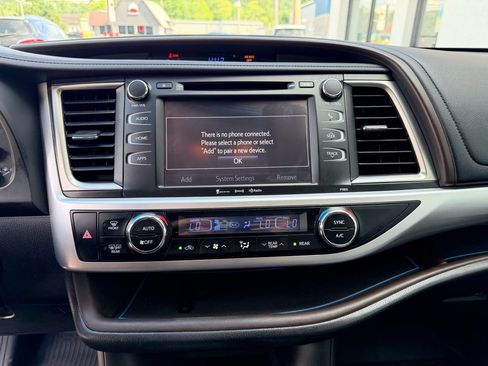 Used 2019 Toyota Highlander Plus FWD image 23