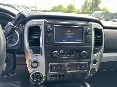 Used 2017 Nissan Titan PRO-4X w/ Pro-4x Convenience Package AWD/4WD image 7