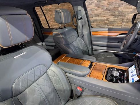 Used 2022 Jeep Grand Wagoneer Series III AWD/4WD image 27