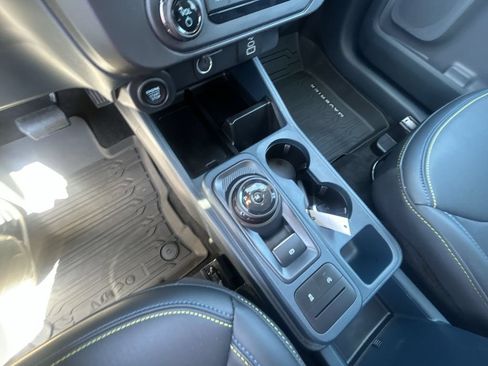 Used 2025 Ford Maverick Lobo AWD/4WD image 25