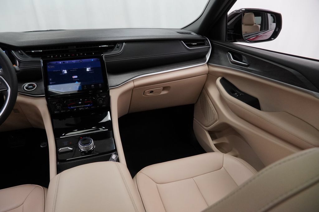 Certified 2025 Jeep Grand Cherokee Limited AWD/4WD image 18