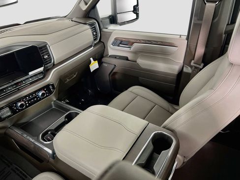 Certified 2026 GMC Sierra 3500 SLT w/ SLT Premium Package AWD/4WD image 21