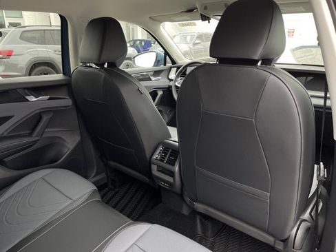 New 2026 Volkswagen Tiguan SE image 27