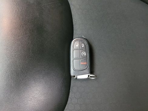 Used 2019 Jeep Cherokee Latitude Plus w/ Cold Weather Group AWD/4WD image 32