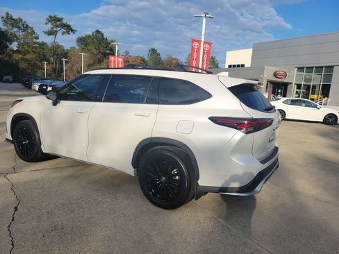 Certified 2024 Toyota Highlander XSE image 3