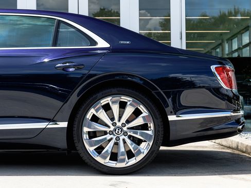 Certified 2024 Bentley Flying Spur V8 image 23