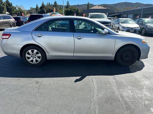 Used 2010 Toyota Camry LE FWD image 4