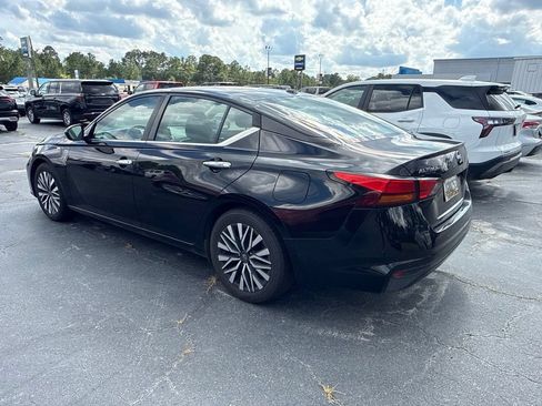 Used 2024 Nissan Altima 2.5 SV FWD image 5