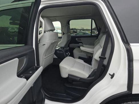 Used 2025 Ford Expedition Platinum image 14