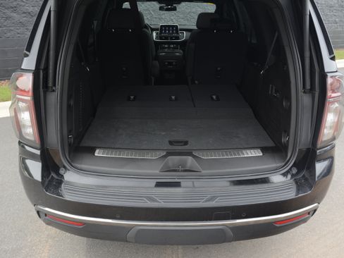 Used 2021 Chevrolet Tahoe RST w/ Luxury Package RWD image 36