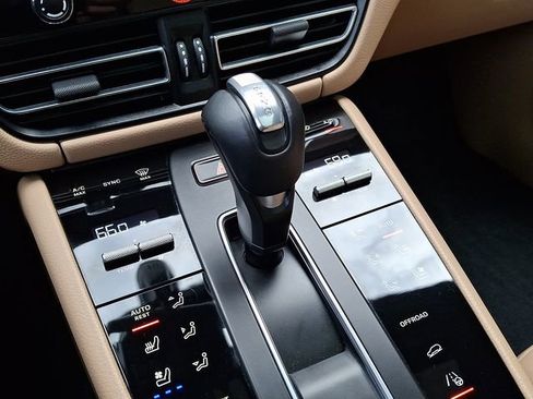 Certified 2023 Porsche Macan Turbo image 20