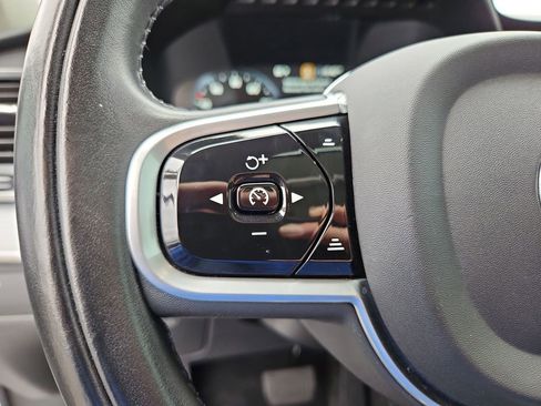 Used 2022 Volvo XC90 T5 Momentum image 11