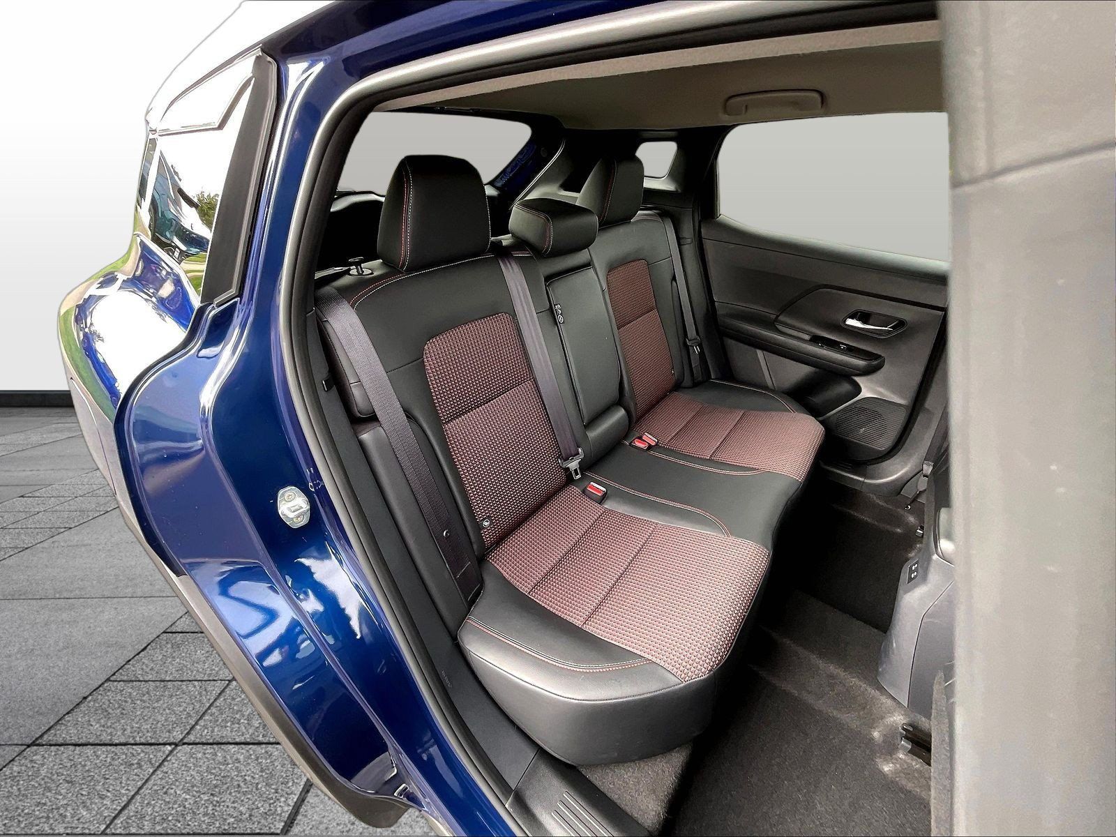 Certified 2026 Nissan Kicks SR w/ Cold Weather Package AWD/4WD image 28