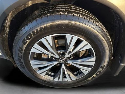 Used 2023 Nissan Rogue SV image 32