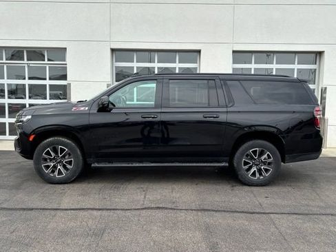 Used 2022 Chevrolet Suburban Z71 w/ Luxury Package AWD/4WD image 3