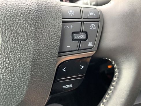 Used 2025 Toyota Camry SE image 28