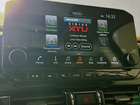 Used 2024 Nissan Pathfinder Platinum image 17