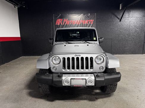 Used 2015 Jeep Wrangler Unlimited Sahara w/ Dual Top Group AWD/4WD image 7