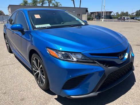 Used 2019 Toyota Camry SE w/ Convenience Package FWD image 3