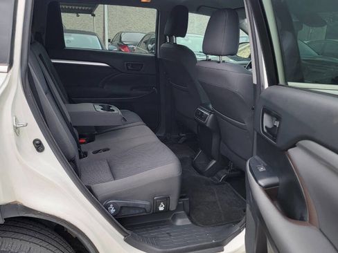 Used 2017 Toyota Highlander LE FWD image 34