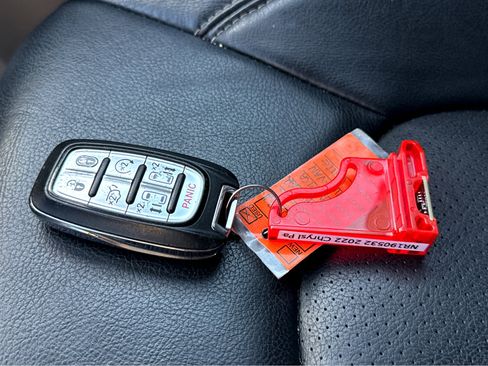 Used 2022 Chrysler Pacifica Touring-L image 33