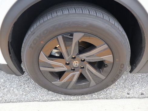 Used 2026 Toyota C-HR AWD/4WD image 4