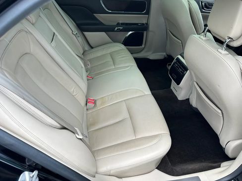 Used 2017 Lincoln Continental Select w/ Climate Package FWD image 16