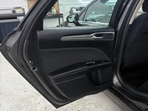 Used 2017 Ford Fusion SE w/ Fusion SE Technology Package image 24