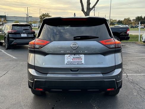 Certified 2025 Nissan Rogue SV image 6