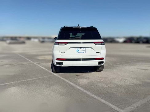 New 2025 Jeep Grand Cherokee Summit image 10