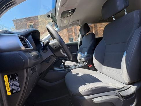 Used 2017 Kia Sorento LX FWD image 2
