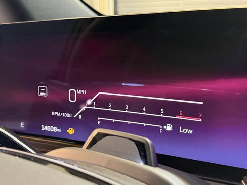 Used 2025 Cadillac Escalade ESV Luxury RWD image 26