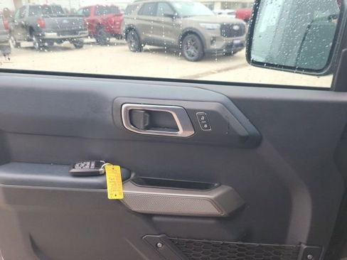 Used 2023 Ford Bronco Outer Banks image 17