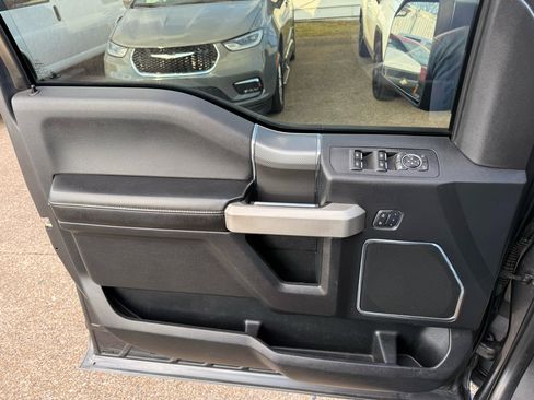 Used 2015 Ford F150 Lariat image 16