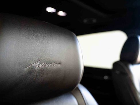 Used 2023 Buick Enclave Avenir image 35