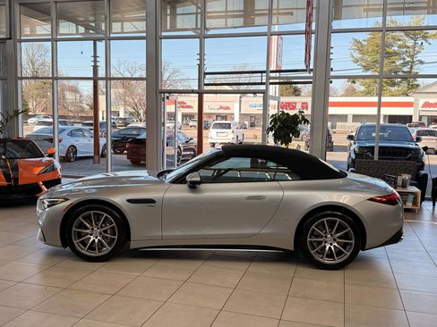 Used 2023 Mercedes-Benz SL 43 AMG w/ Driver Assistance Package image 57