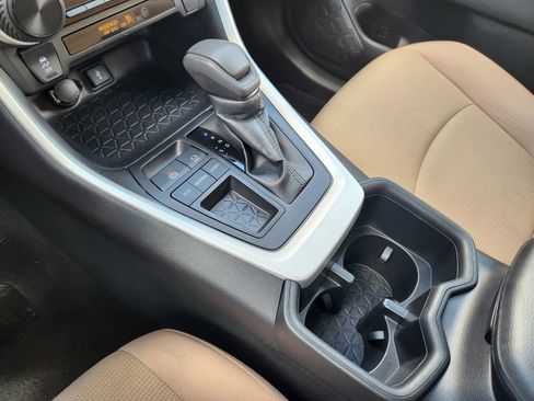 Used 2022 Toyota RAV4 LE image 27