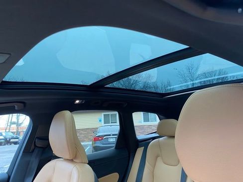 Used 2019 Volvo XC60 T5 Momentum w/ Multimedia Package image 24