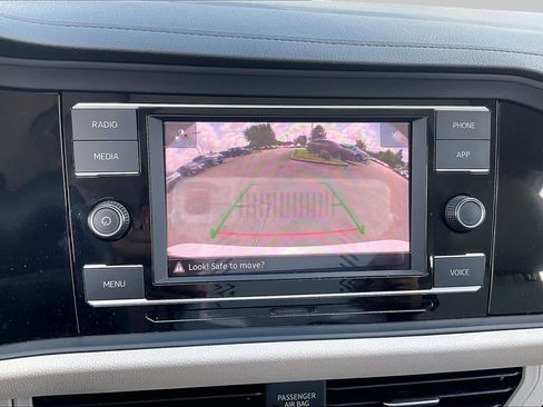 Used 2024 Volkswagen Jetta SE FWD image 25
