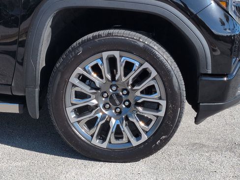 Used 2025 GMC Sierra 1500 Denali Ultimate image 10