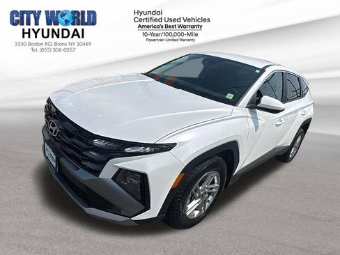 Used 2025 Hyundai Tucson SE AWD/4WD image 1