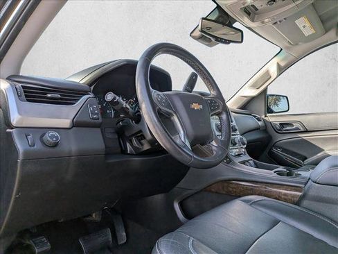 Used 2017 Chevrolet Suburban LT image 10