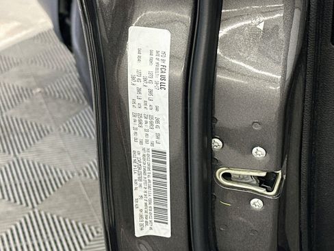 Used 2018 Jeep Cherokee Limited AWD/4WD image 12