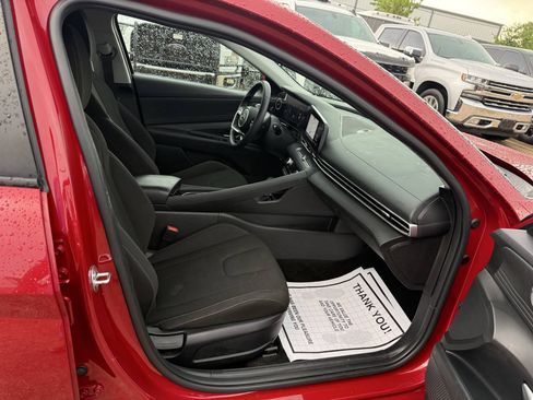 Used 2023 Hyundai Elantra SEL w/ Convenience Package FWD image 10