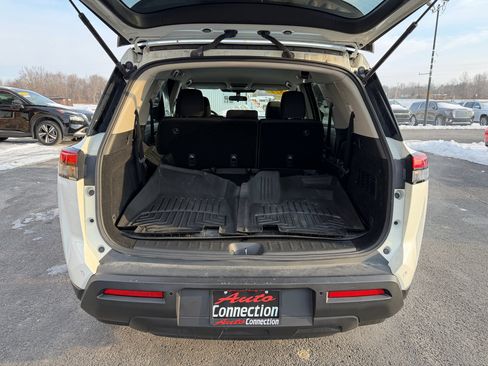 Used 2024 Nissan Pathfinder SV image 6