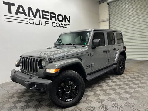 Used 2022 Jeep Wrangler Unlimited Sahara AWD/4WD image 2