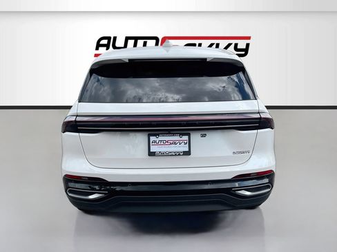 Used 2024 Lincoln Nautilus Premier AWD/4WD image 6