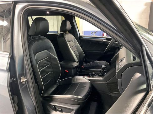 Used 2022 Volkswagen Tiguan SEL R-Line AWD/4WD image 11