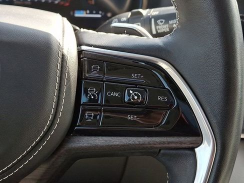 Used 2022 Jeep Grand Cherokee Overland image 22