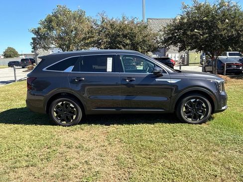 Certified 2025 Kia Sorento S w/ Panoramic Sunroof Package FWD image 2
